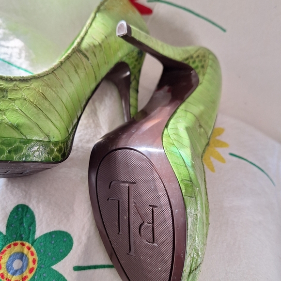 Lauren Ralph Lauren | Kailee Snakeskin Embossed Platform Pumps - Lime Green - Picture 5 of 13
